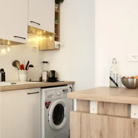 Bright And Equipped Studio Batignolles * Parijs